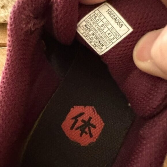 Onitsuka Tiger Asics Running Shoes size 9.5 EUC color: Maroon and Cream. - Picture 8 of 10